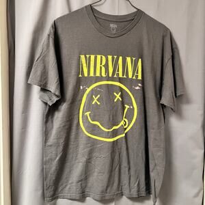 Nirvana t-shirt featuring the iconic yellow smiley face logo Size XL BR2212